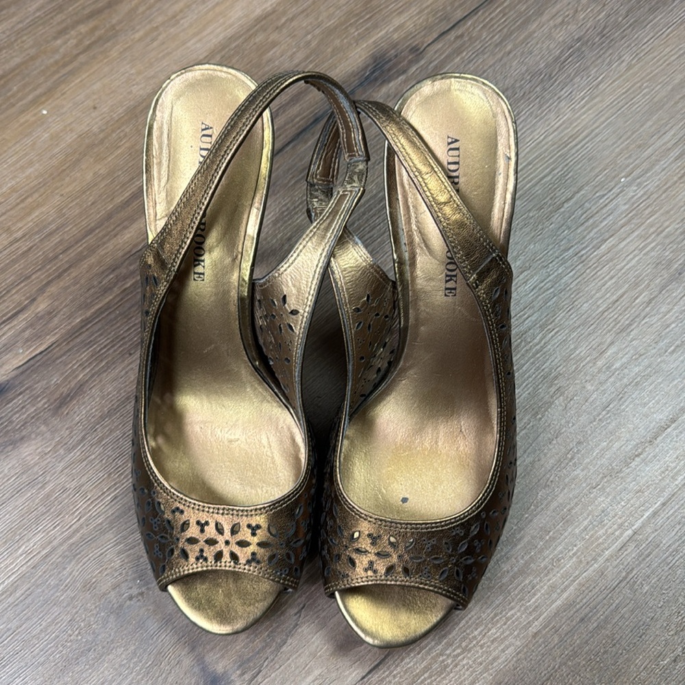 Heels - Picture 2 of 11